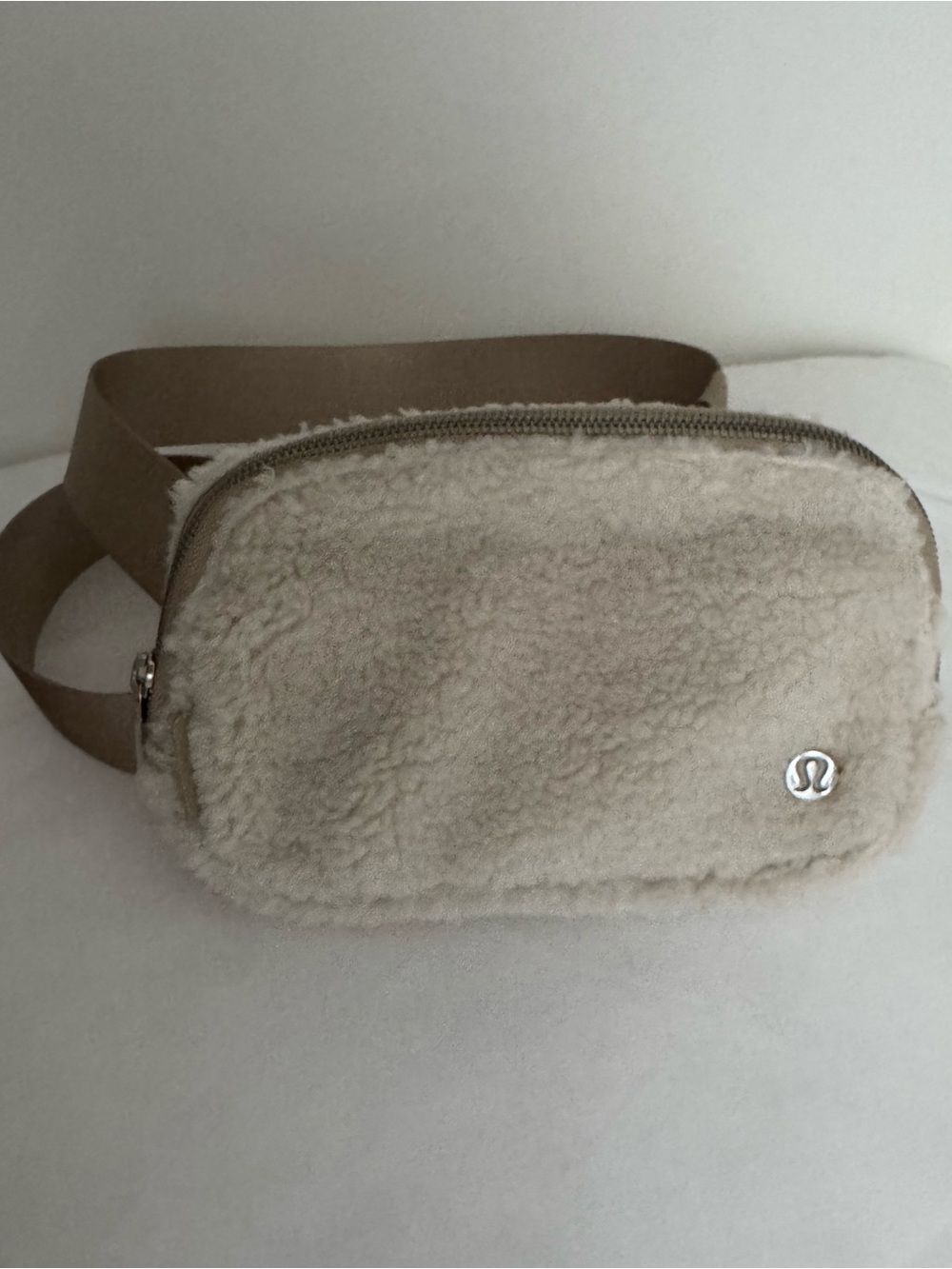 Lululemon Everywhere Fleece Belt Bag in Natural